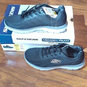 Skechers Men's size 8 memory foam shoes